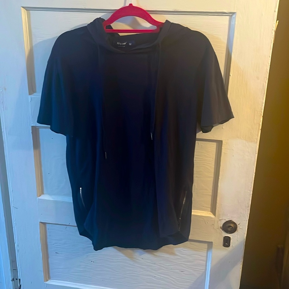 Short sleeved navy blue hoodie from Amazon